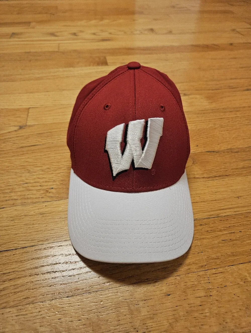 University Of Wisconsin Badger Adidas Baseball Hat Size L/XL